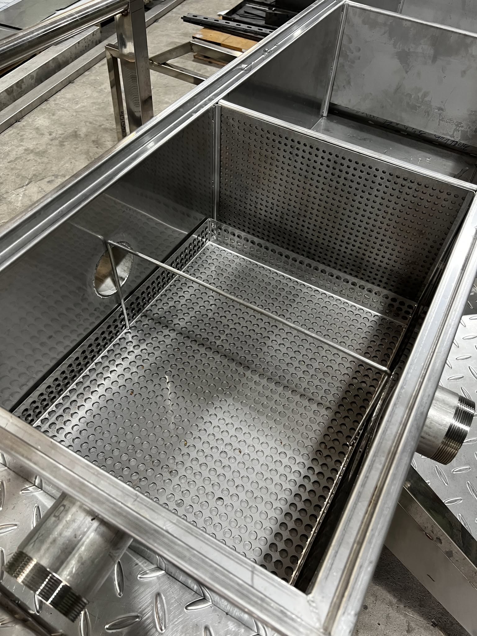 Gia công bẫy mỡ inox giá rẻ tại Dĩ An