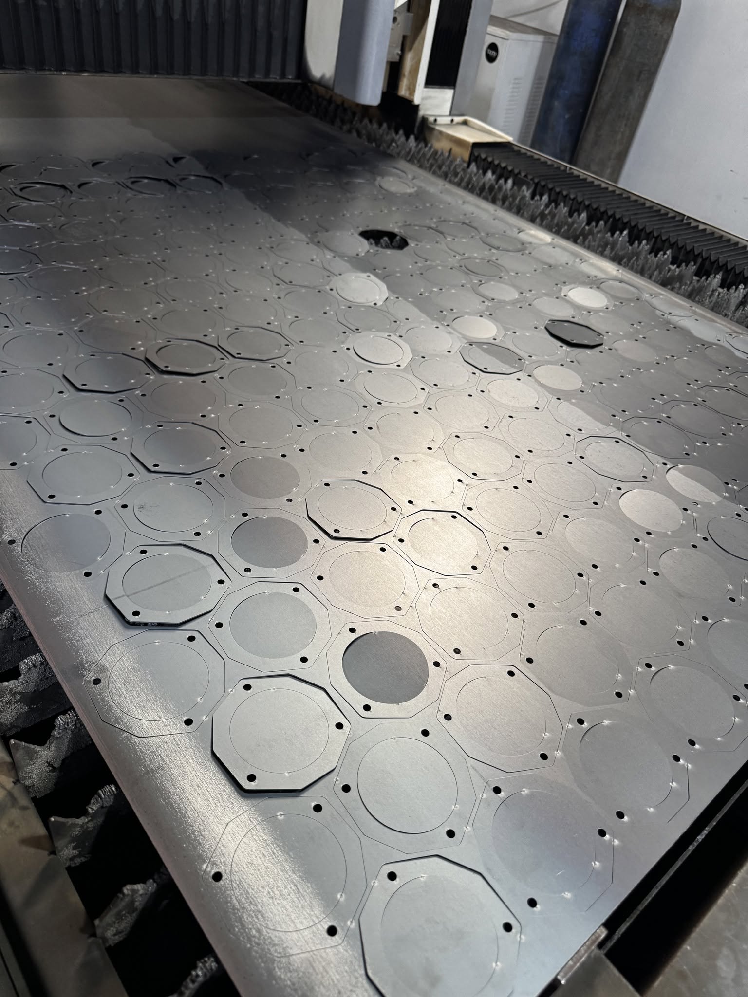 Gia công cắt laser CNC tại Thủ Dầu Một