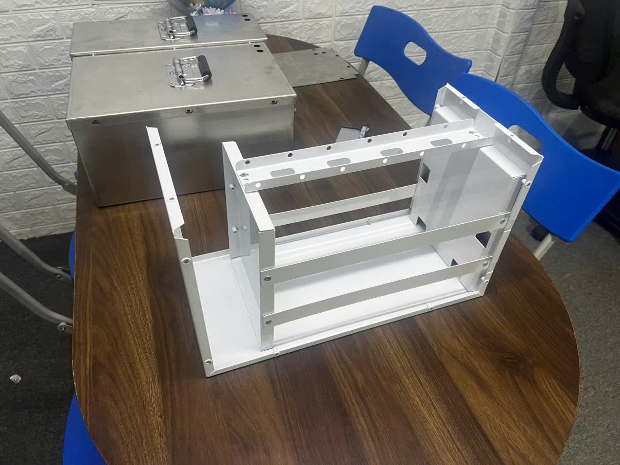 Gia công vỏ tủ pin lưu trữ NLMT tại Tân Uyên