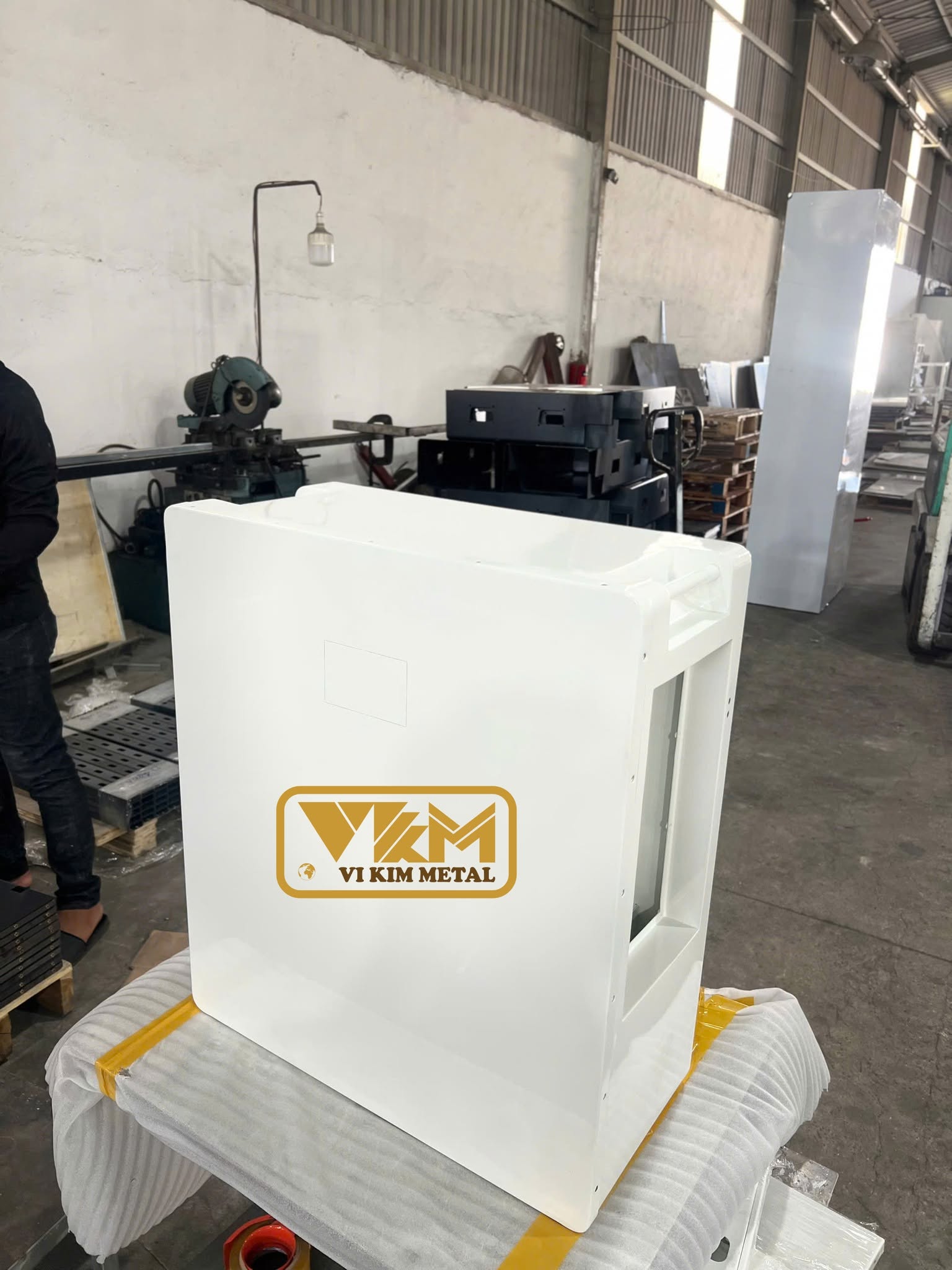 Sản xuất vỏ tủ pin lưu trữ NLMT tại Dĩ An