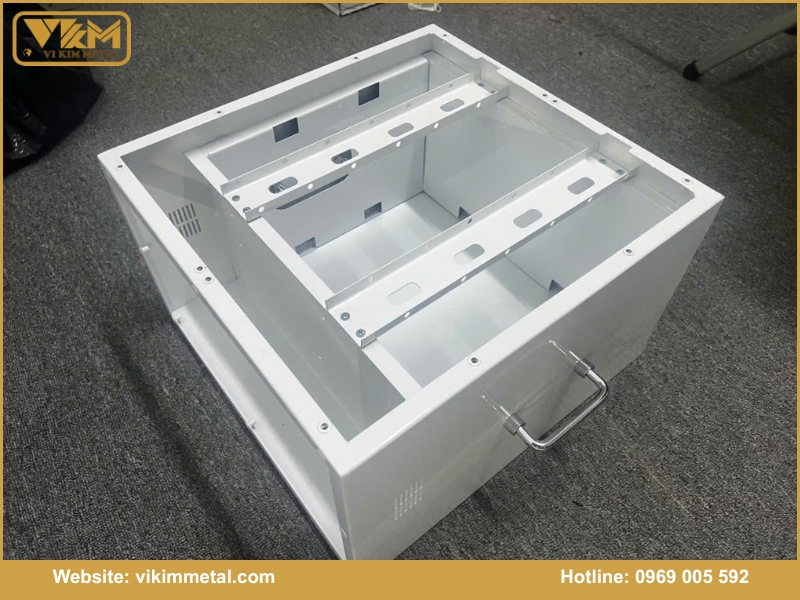Dịch vụ sản xuất vỏ tủ pin lưu trữ NLMT tại Bến Cát