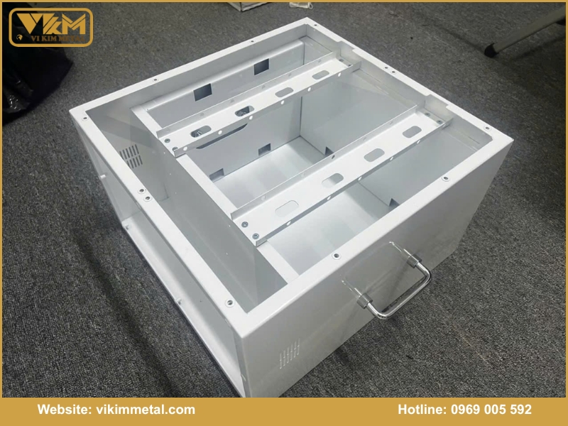 Dịch vụ sản xuất vỏ tủ pin lưu trữ NLMT tại Thủ Dầu Một