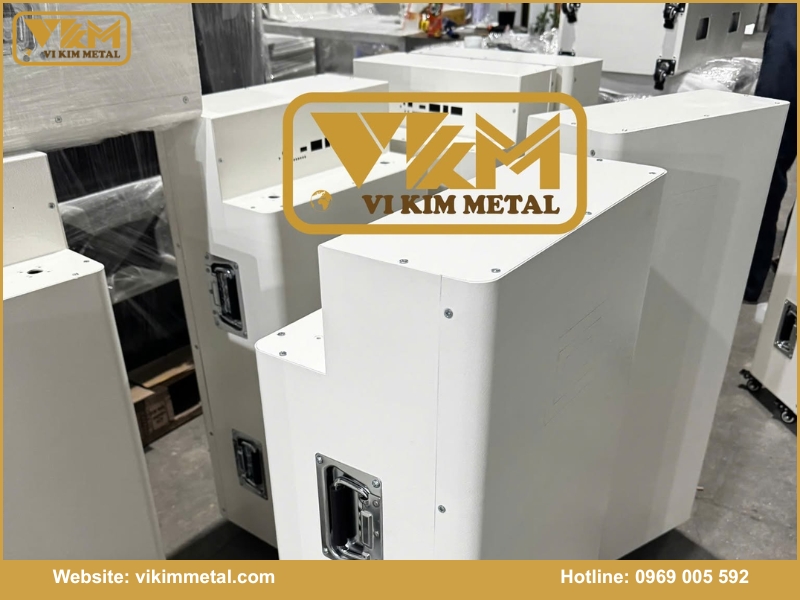 Lưu ý về sản xuất vỏ tủ pin lưu trữ NLMT tại Dĩ An