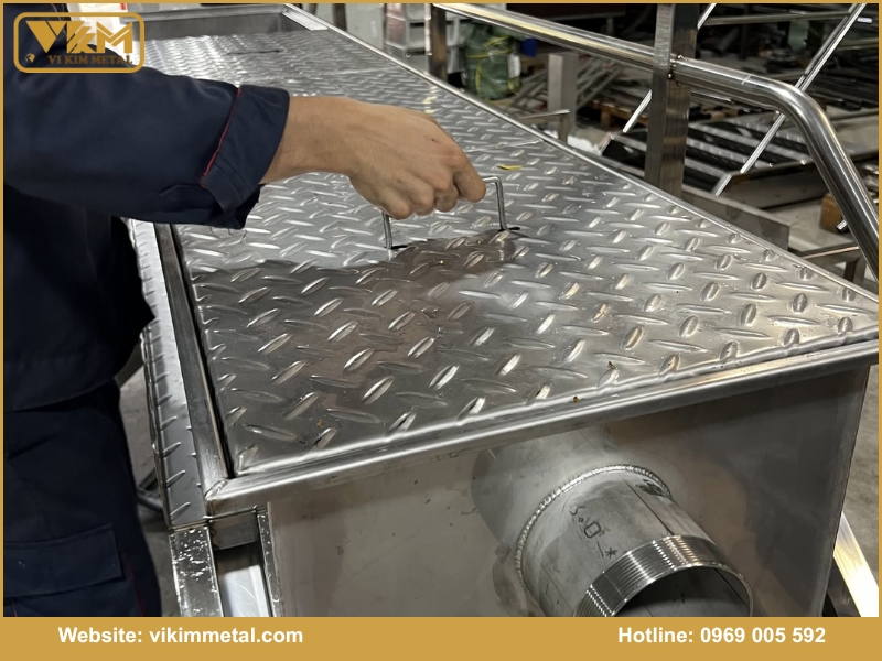Tại sao chọn Vikim Metal để gia công bẫy mỡ inox giá rẻ tại Dĩ An
