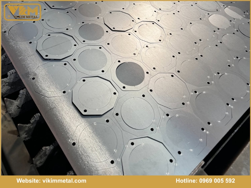 Tại sao chọn Vikim Metal để gia công cắt laser CNC tại Thuận An