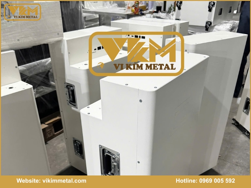 Tại sao chọn Vikim Metal để gia công vỏ tủ pin lưu trữ NLMT tại Thủ Dầu Một