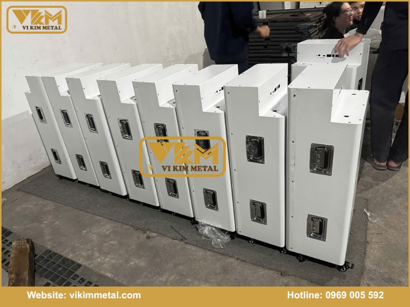 Tại sao chọn Vikim Metal để sản xuất vỏ tủ pin lưu trữ NLMT tại Dĩ An